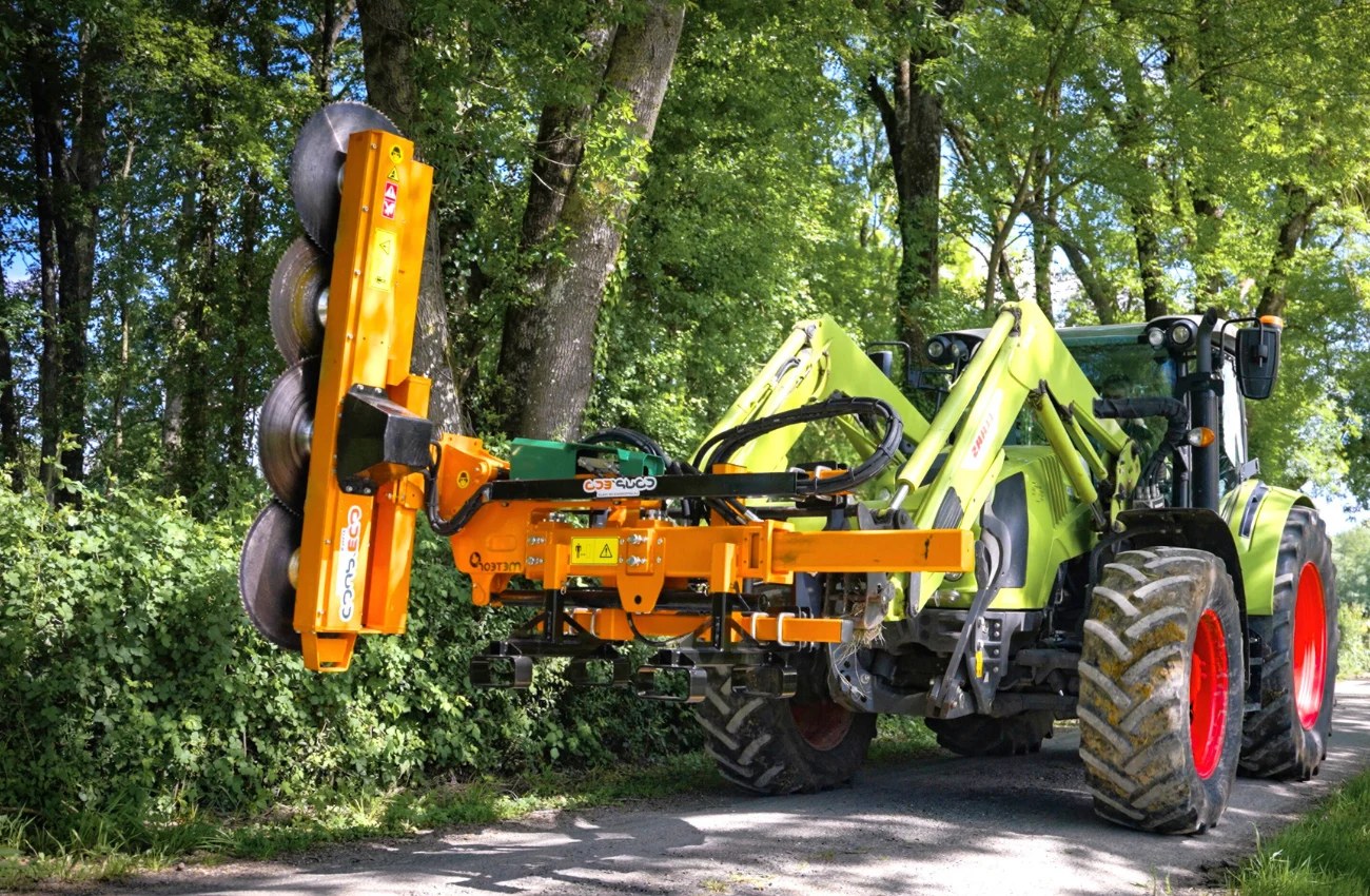 Meteor T90C na ładowaczu Listwa tnąca Coup'Eco Meteor T90C na ładowaczu czołowym ciągnika