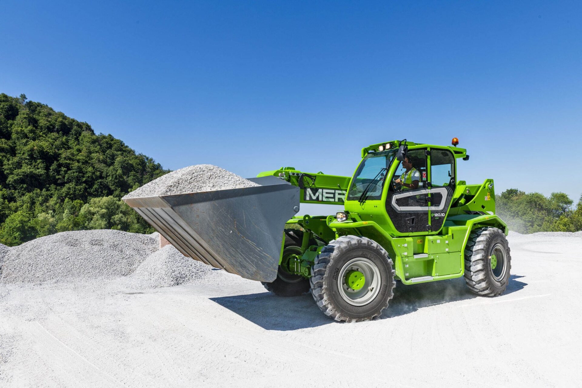 Merlo Panoramic P120.10HM – ładowarka teleskopowa z dużą łyżką przy pryzmie kruszywa