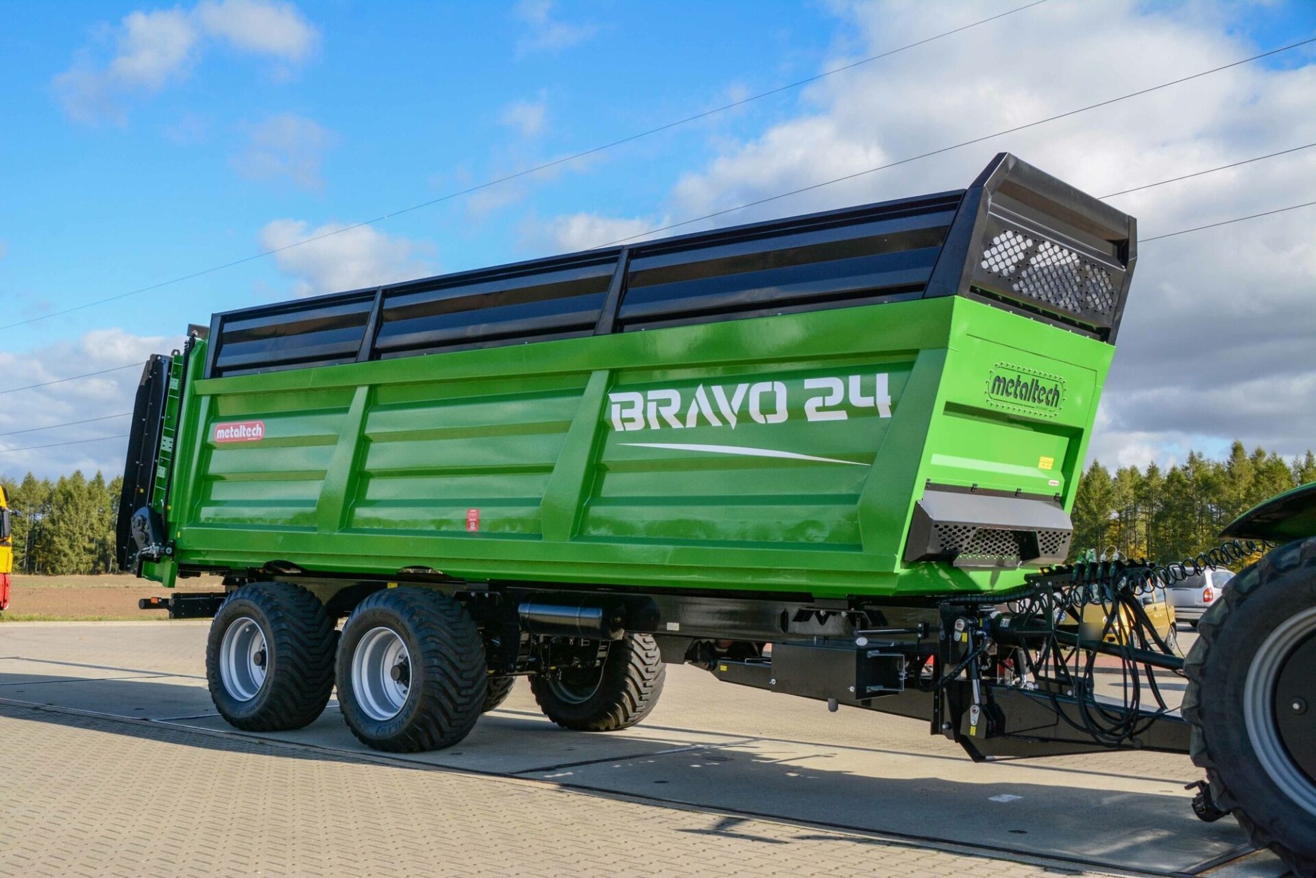 Rozrzutnik obornika METALTECH BRAVO 24 na podwoziu tandem