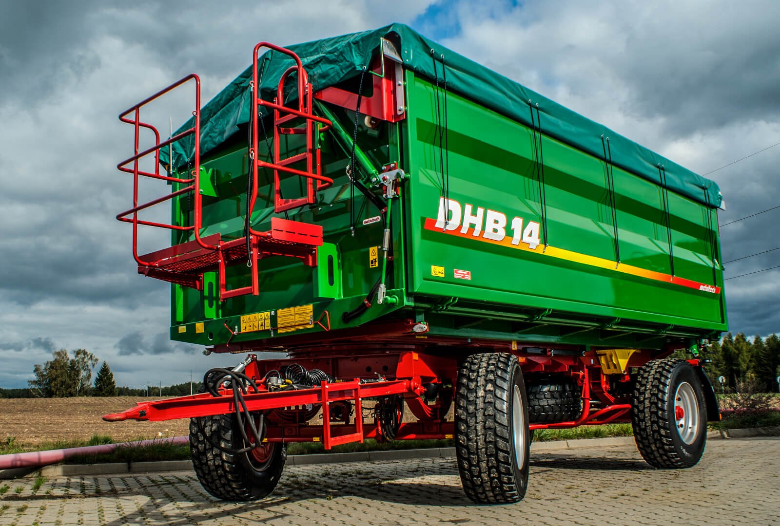 Przyczepa METALTECH DHB 14 z hydraulicznie unoszoną ścianą boczną