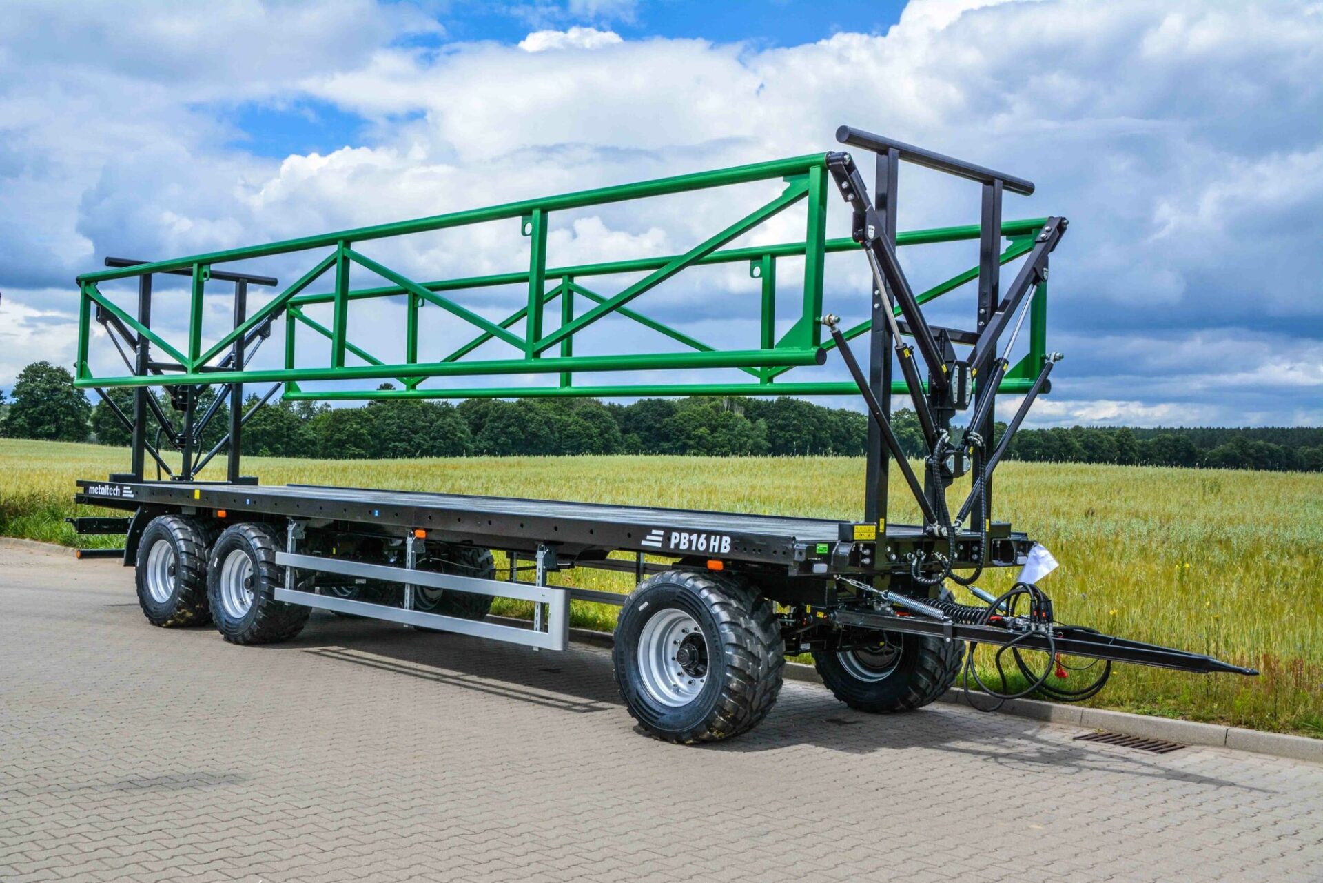 Przyczepa METALTECH PB 16 HB z hydraulicznymi ścianami bocznymi