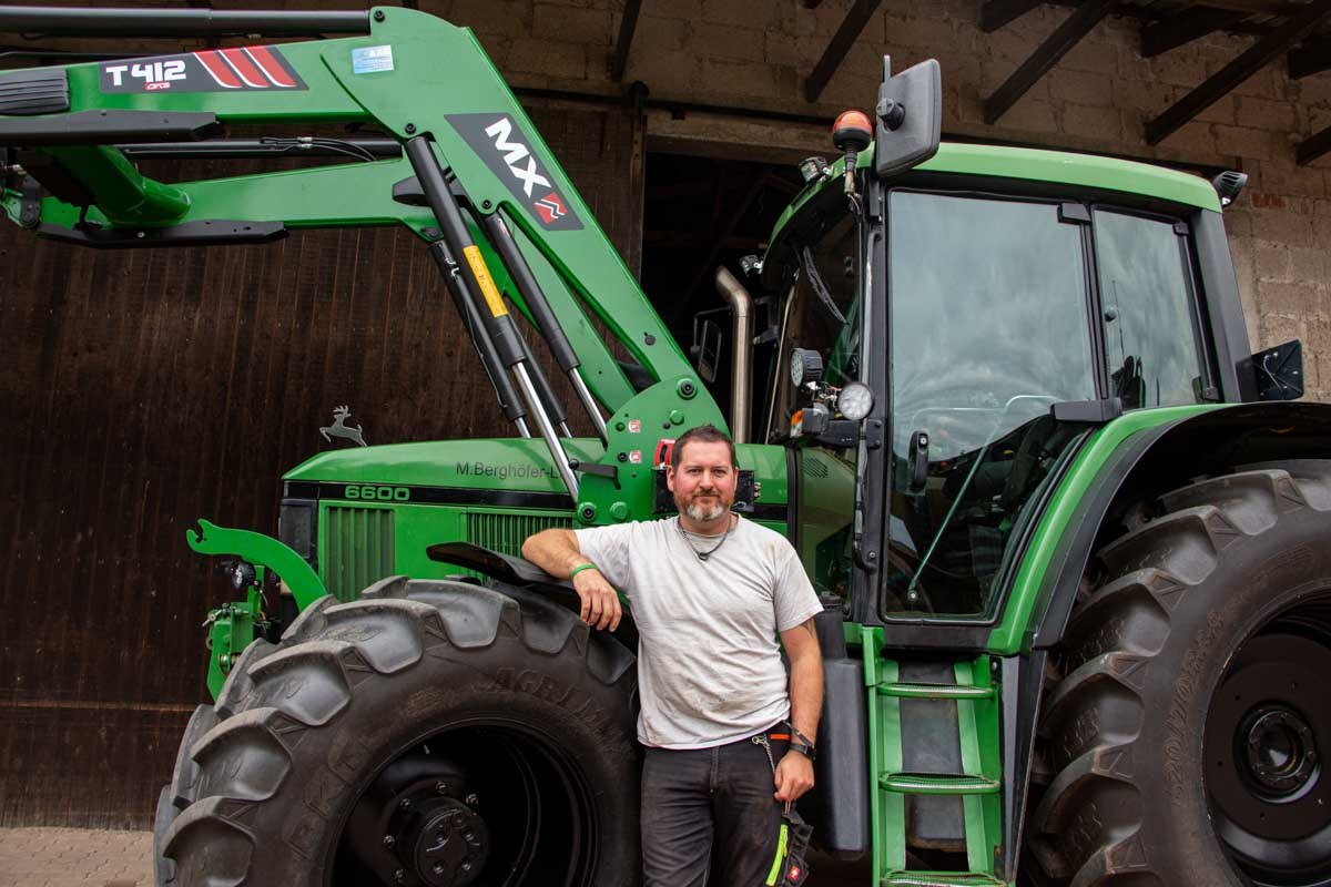 MX T412 Ładowacz czołowy MX T412 na ciągniku John Deere