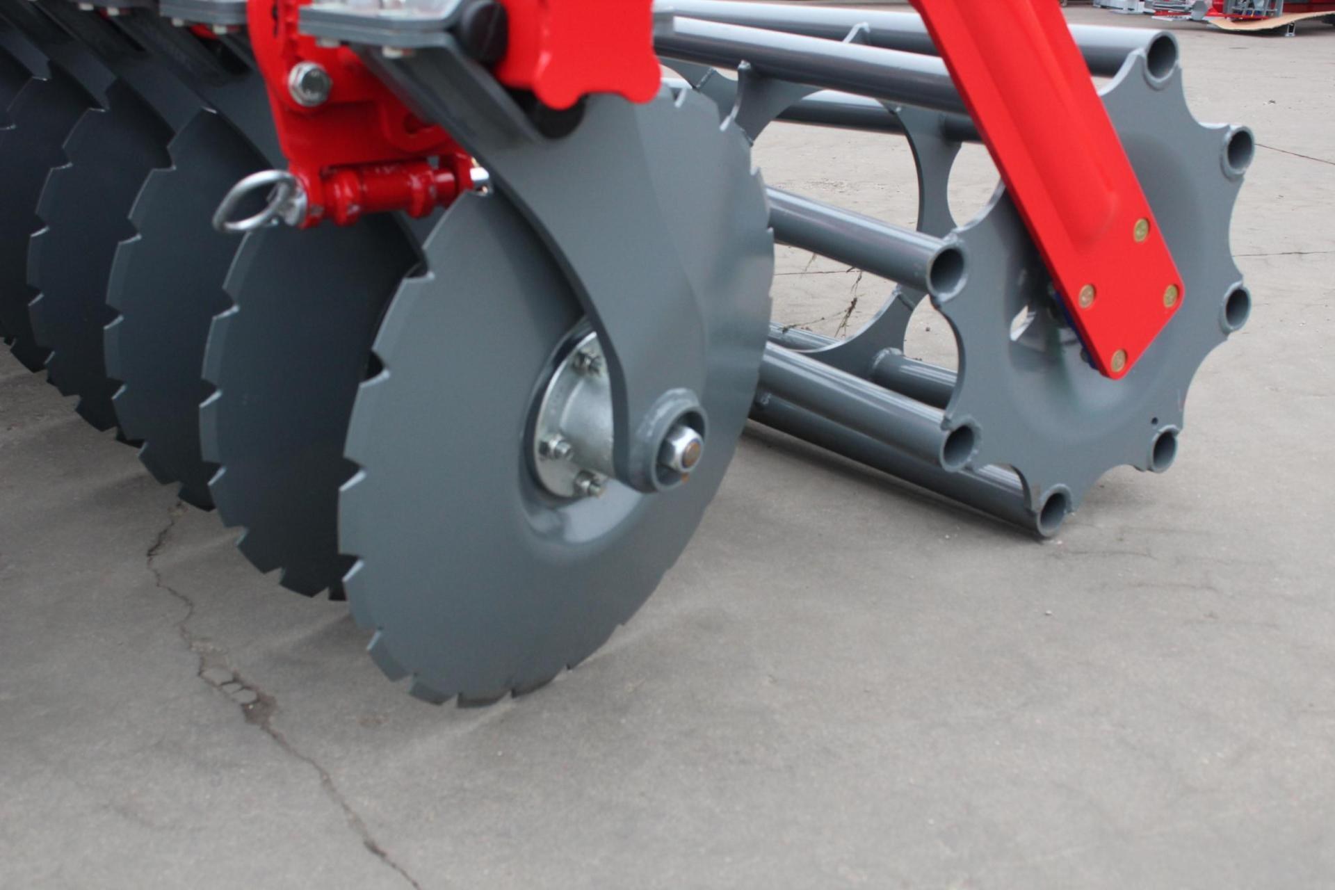 Talerze uzębione Ø 510 mm Uzębione talerze Ø 510 mm agregatu UNIA ARES L, zbliżenie