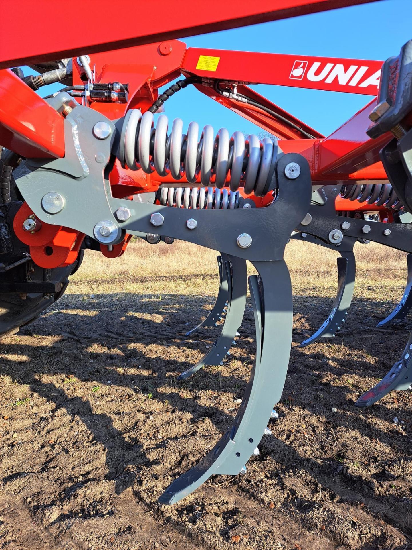 Ząb roboczy z kutym uchwytem Ząb roboczy z zabezpieczeniem sprężynowym i kutym uchwytem w UNIA CROSS II