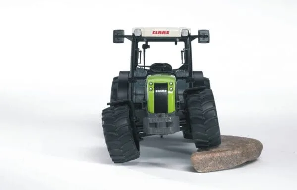 Traktor Class Nectis 267F - 02110 - BRUDER