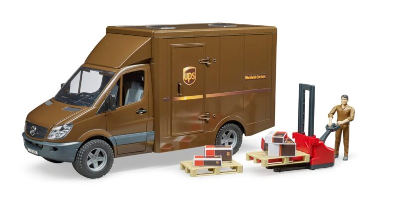 Samochód dostawczy – Mercedes Sprinter UPS z figurką, podnośnikiem i z akcesoriami spedycyjnymi – 02538 – BRUDER