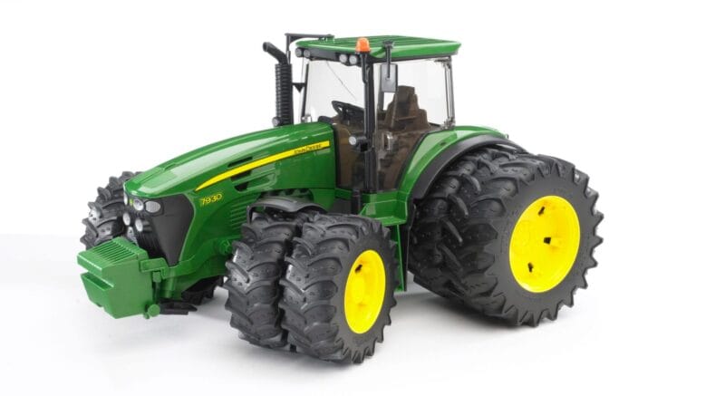 Traktor John Deere 7930 z podwójnymi kołami  – 03052 – BRUDER