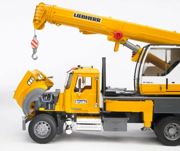Dźwig budowlany MACK Granite z dźwigiem Liebherr - 02818 - BRUDER