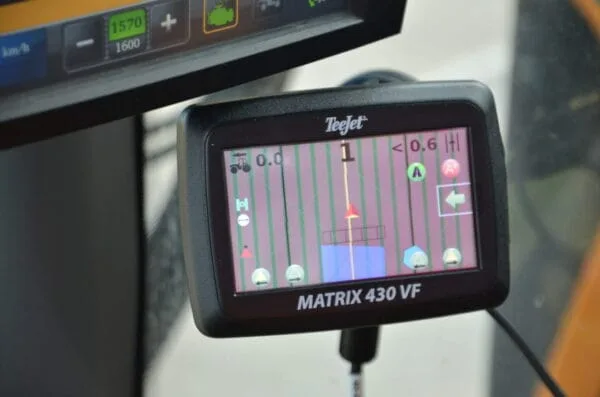 Nawigacja rolnicza DO SADÓW I WINNIC - GPS rolniczy - Teejet MATRIX 430VF RXA-30