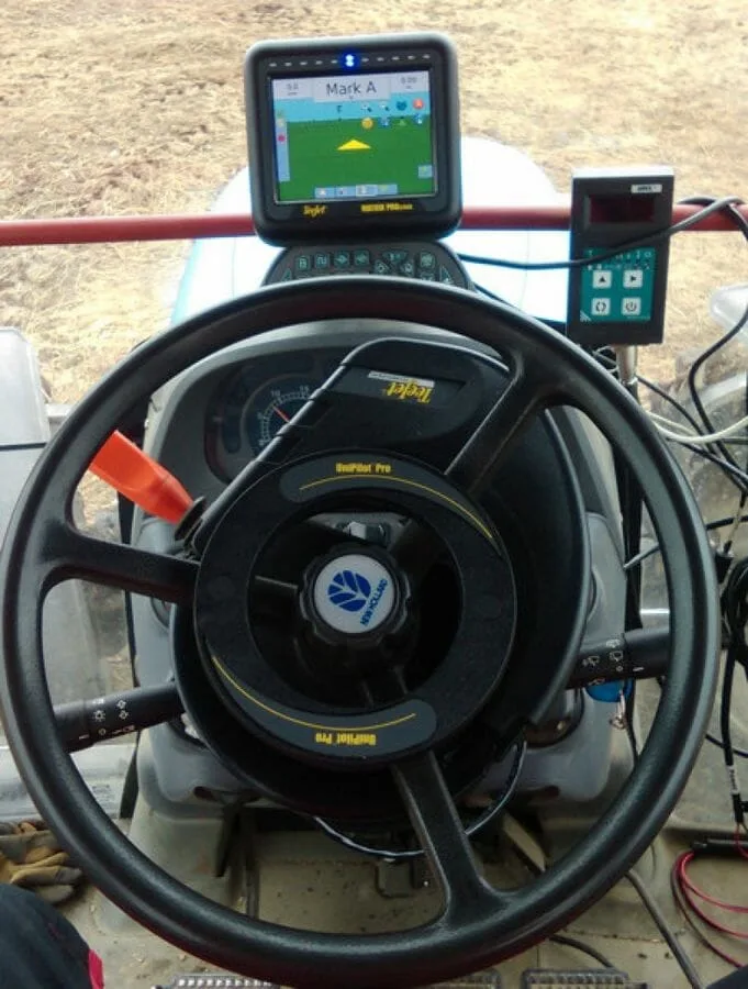 Zestaw Automatycznego kierowania w polu - System jazdy równoległej - UniPilot PRO+ z nawigacją 570GS